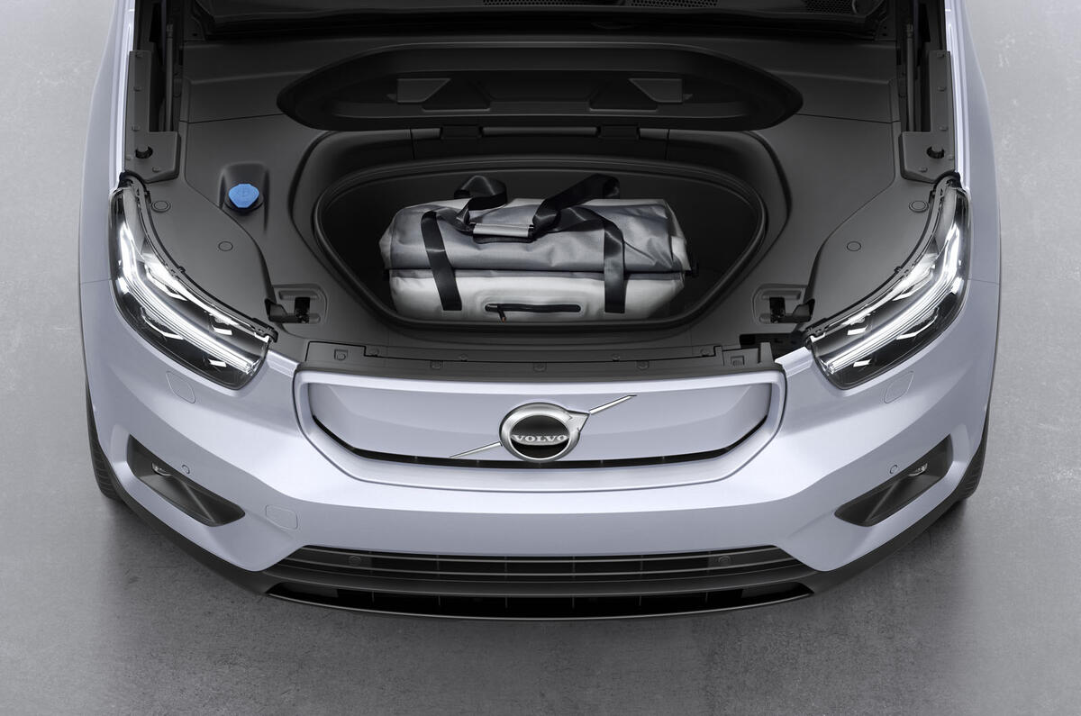 2020 Volvo XC40 Recharge - front luggage space