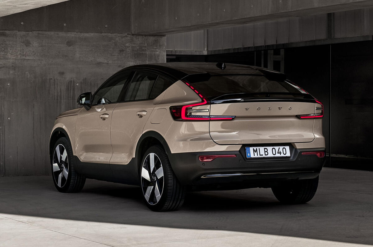 Volvo XC40 rear