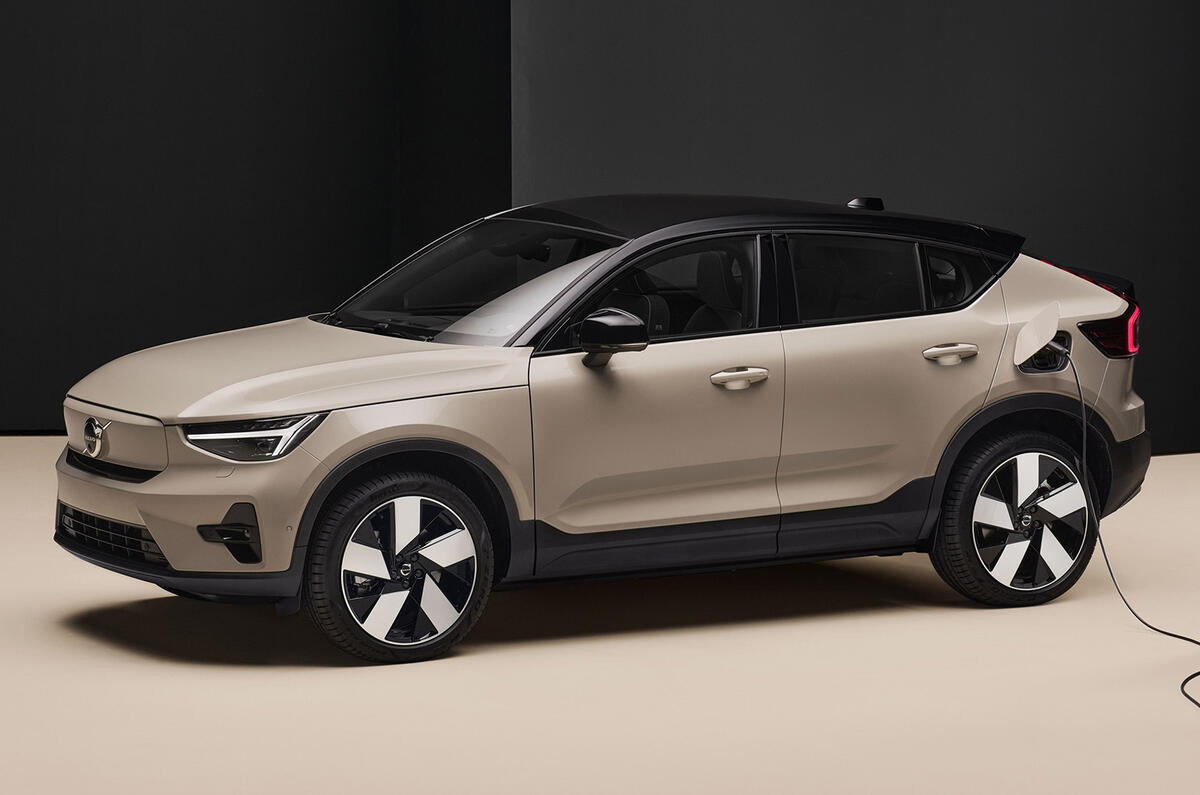 Volvo XC40 side view Volvo XC40 side view