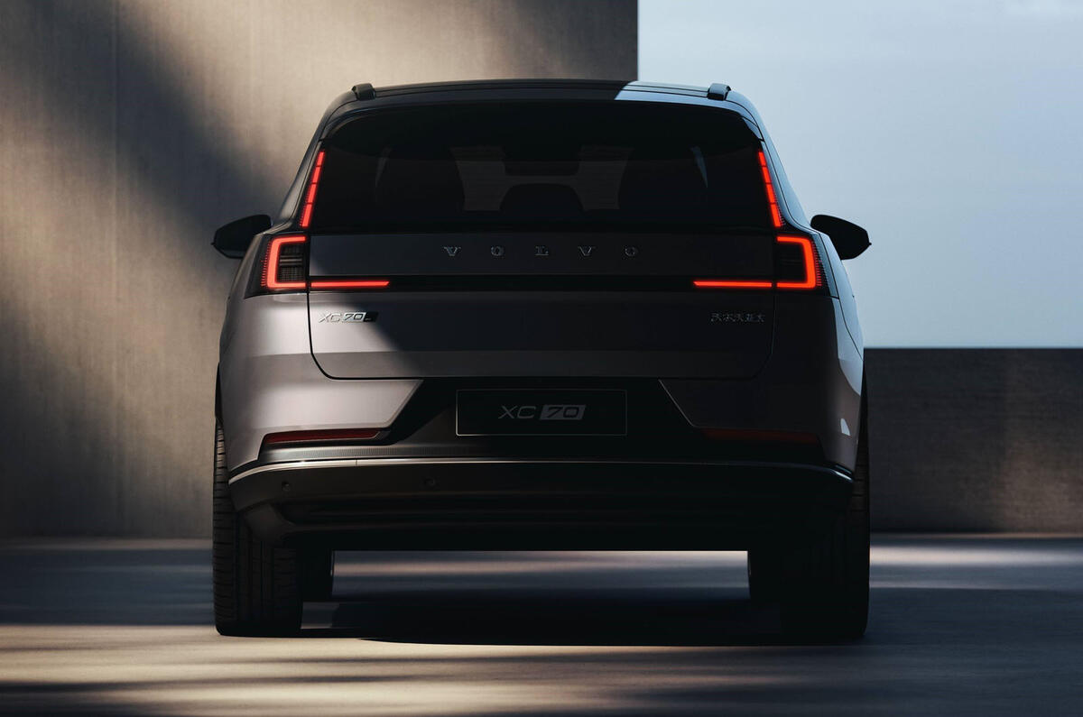 Volvo XC70 preview image   rear end Volvo XC70 preview image   rear end