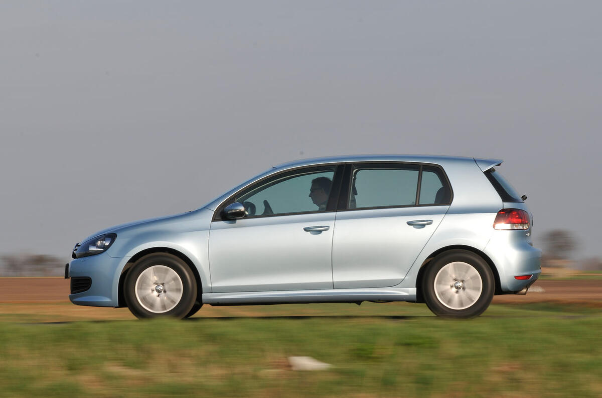 VW Golf Bluemotion side tracking