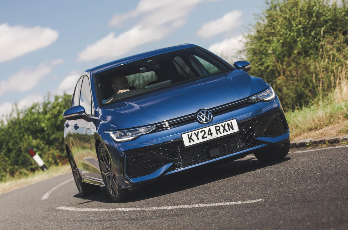 vw golf peugeot 308 toyota corolla triple test jh 2024 114