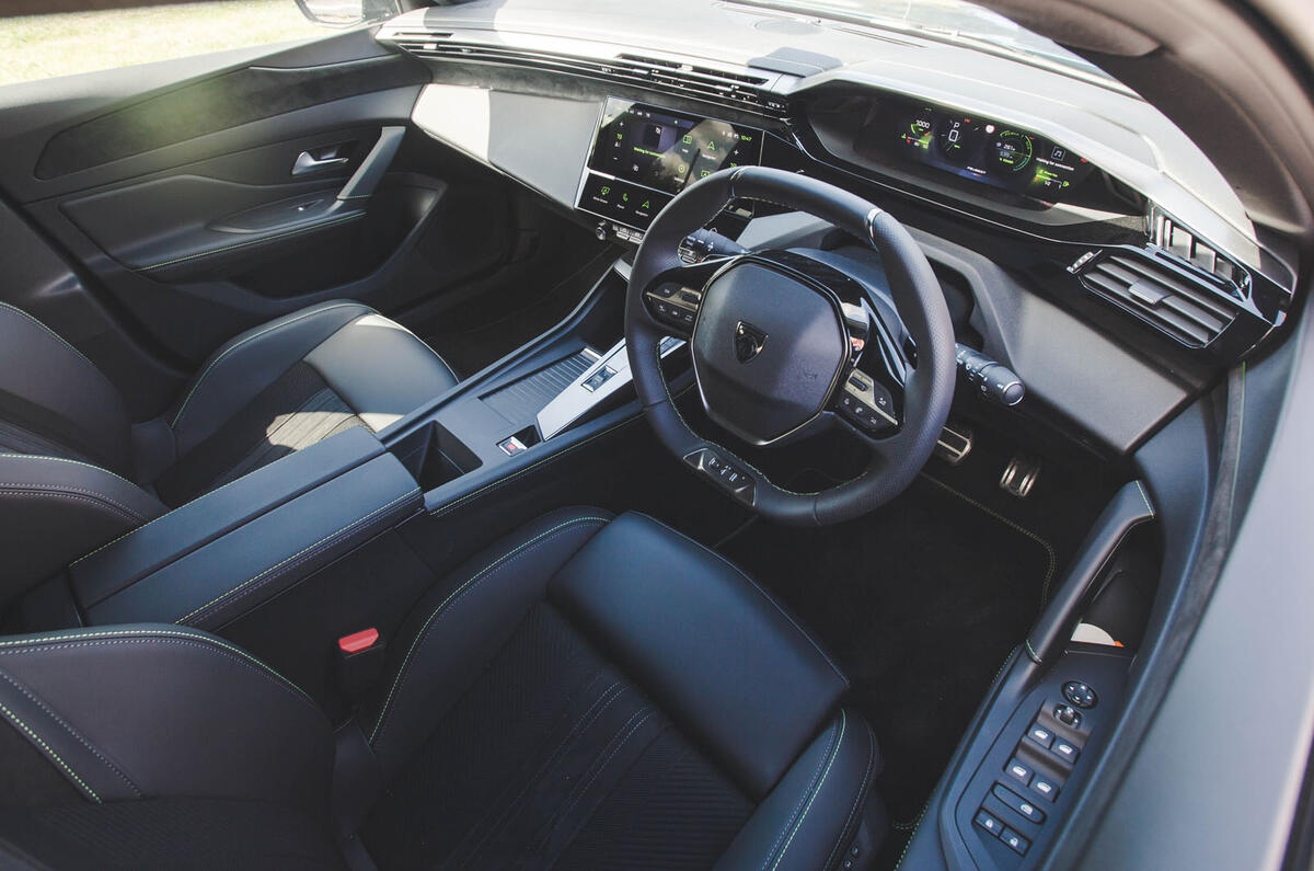 vw golf peugeot 308 toyota corolla triple test jh 2024 27