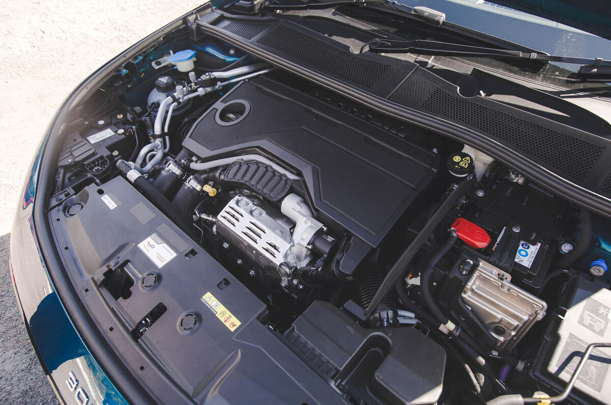 vw golf peugeot 308 toyota corolla triple test jh 2024 28