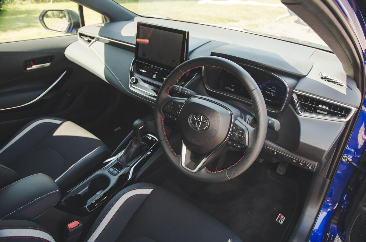 vw golf peugeot 308 toyota corolla triple test jh 2024 41