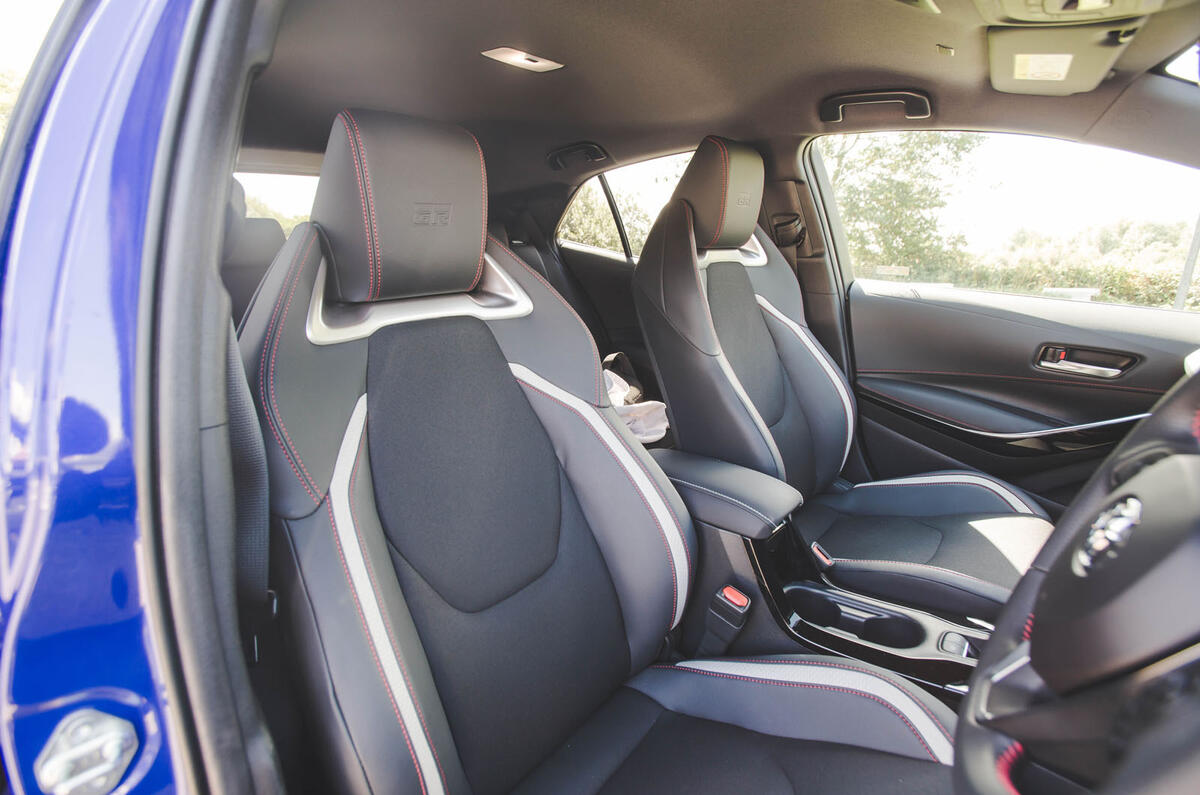 vw golf peugeot 308 toyota corolla triple test jh 2024 49