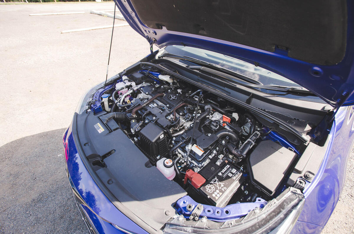 vw golf peugeot 308 toyota corolla triple test jh 2024 57