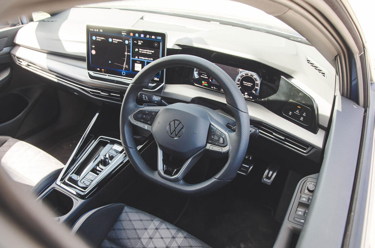 vw golf peugeot 308 toyota corolla triple test jh 2024 78