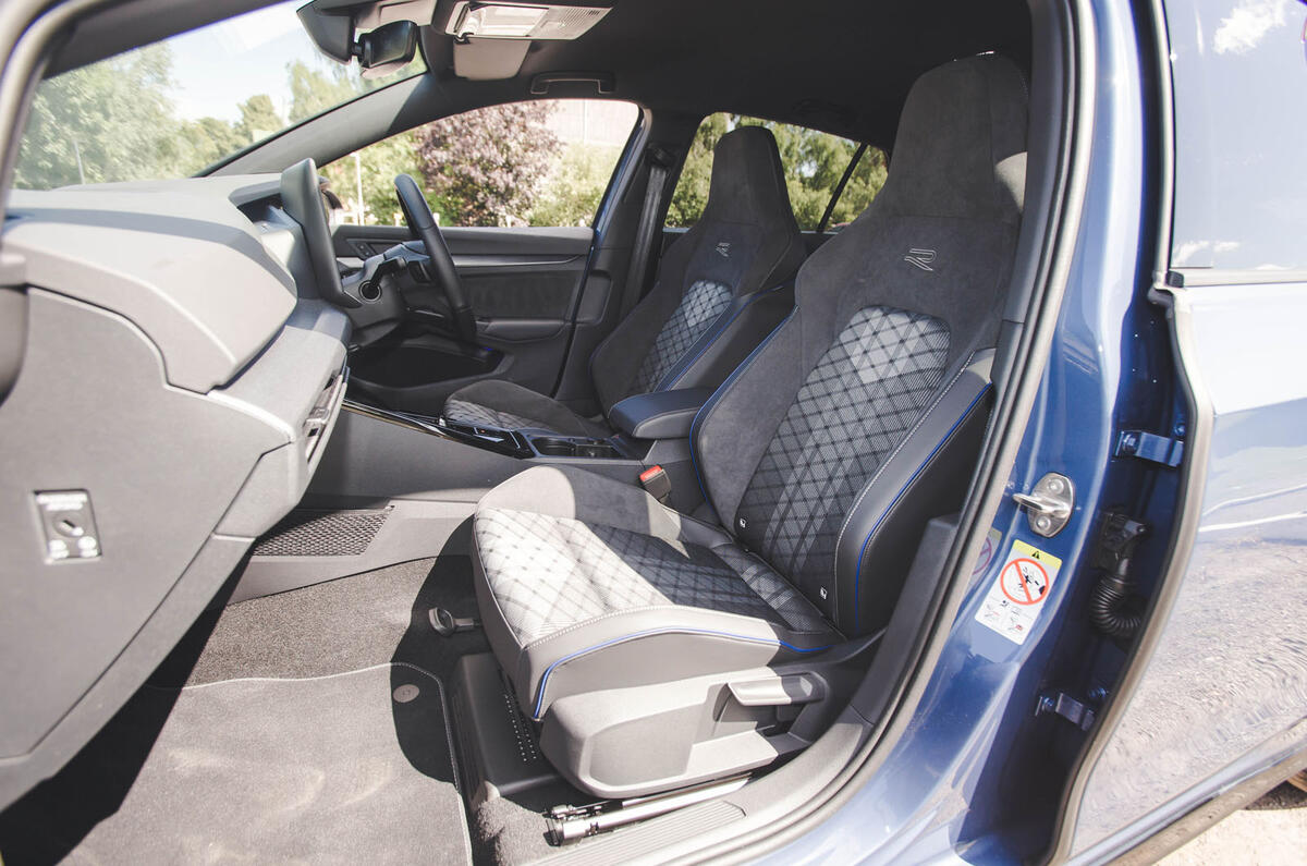 vw golf peugeot 308 toyota corolla triple test jh 2024 83