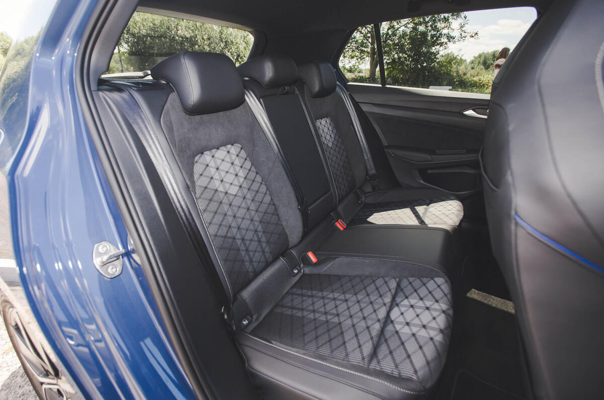 vw golf peugeot 308 toyota corolla triple test jh 2024 84