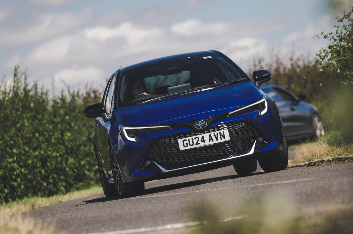 vw golf peugeot 308 toyota corolla triple test jh 2024 98