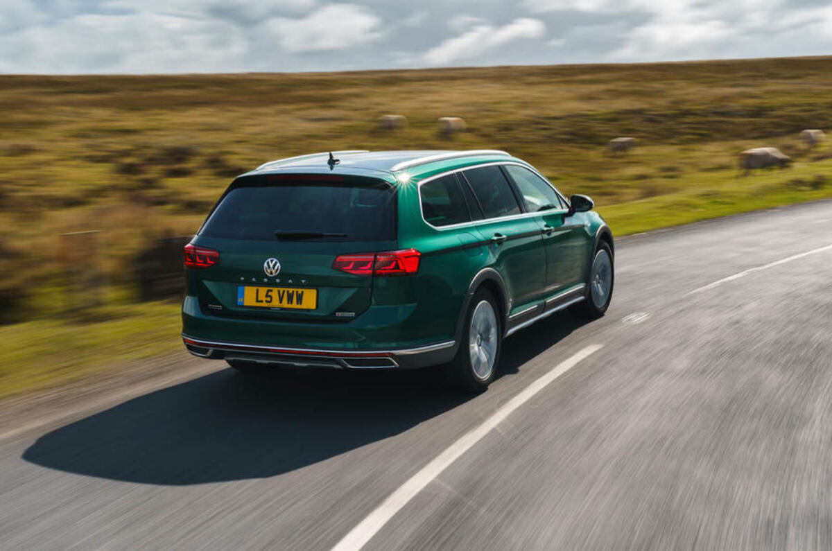 2019 Volkswagen Passat Alltrack - rear