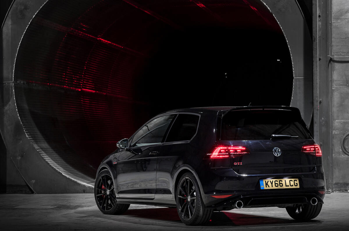 Volkswagen Golf GTI Clubsport S smashes own Nurburgring record