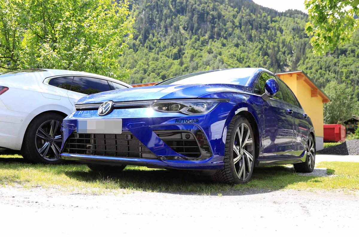 Volkswagen Golf R Mk8 spyshots front low Volkswagen Golf R Mk8 spyshots front low