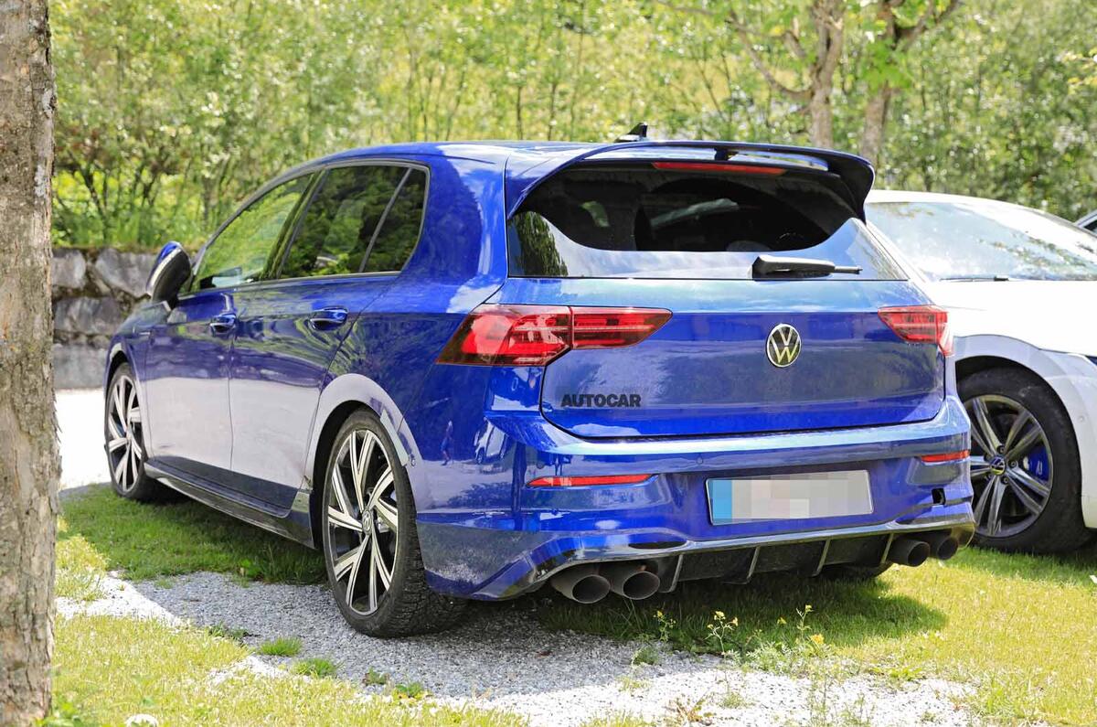 Volkswagen Golf R Mk8 spyshots side rear Volkswagen Golf R Mk8 spyshots side rear