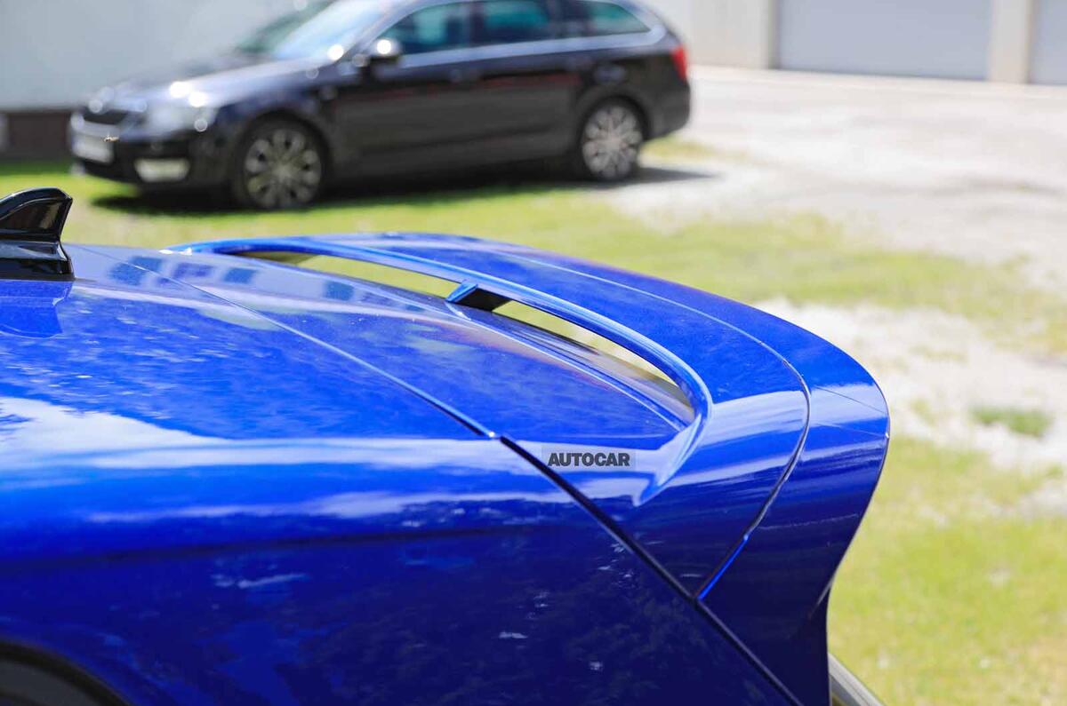 Volkswagen Golf R Mk8 spyshots roof Volkswagen Golf R Mk8 spyshots roof