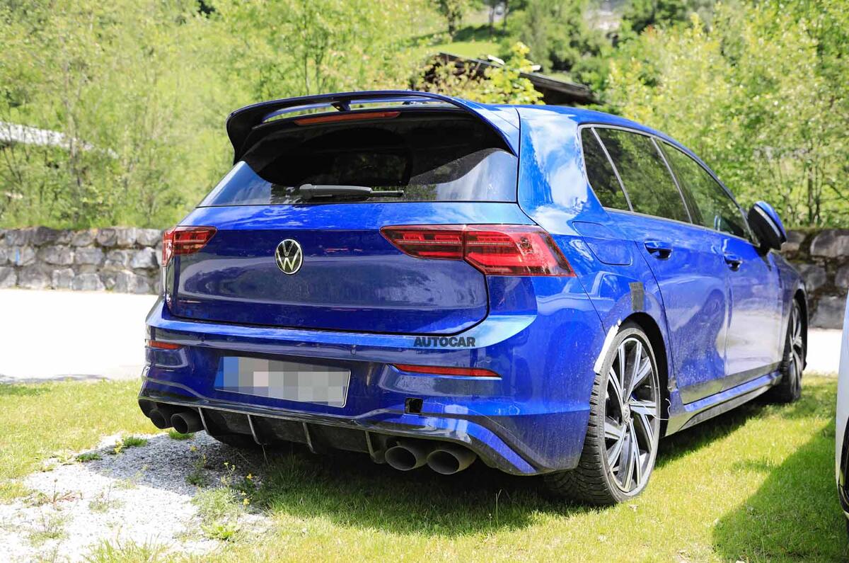 Volkswagen Golf R Mk8 spyshots rear side Volkswagen Golf R Mk8 spyshots rear side