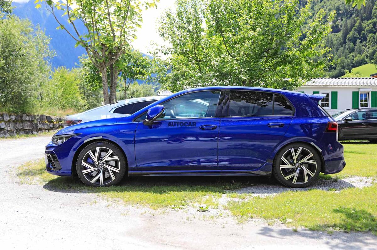 Volkswagen Golf R Mk8 spyshots side on Volkswagen Golf R Mk8 spyshots side on