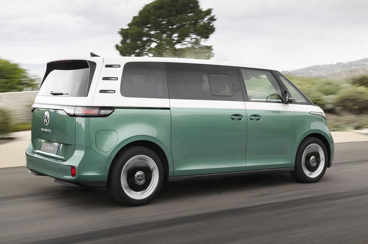 VW ID Buzz LWB rear dynamic