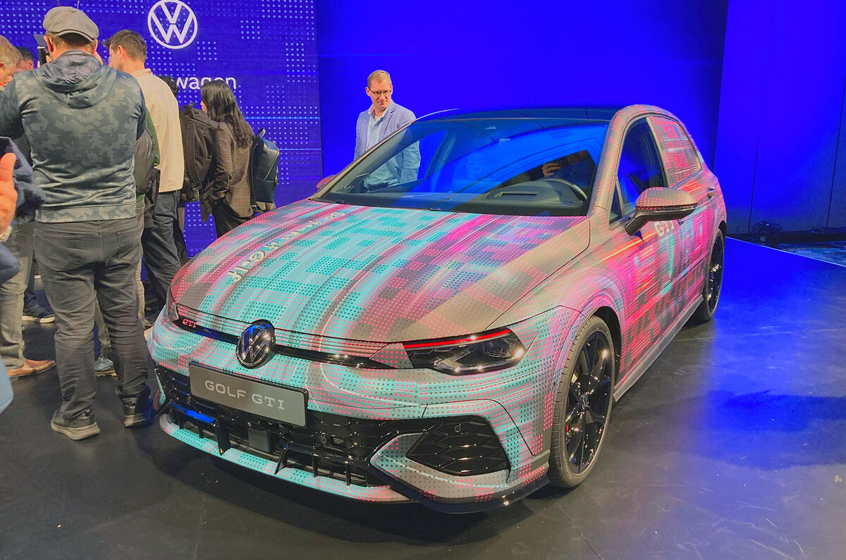 Volkswagen Golf GTI 8.5 camo CES front