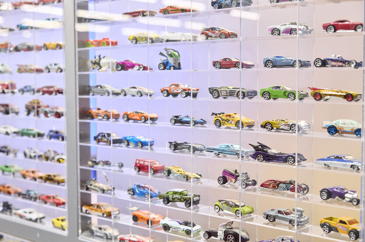 Wall of Cars 2