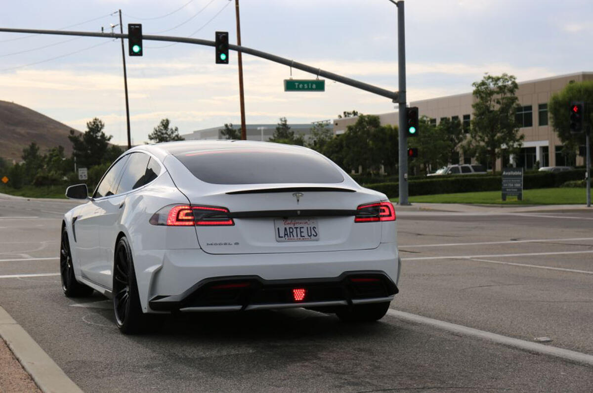 Tesla Model S Voltes