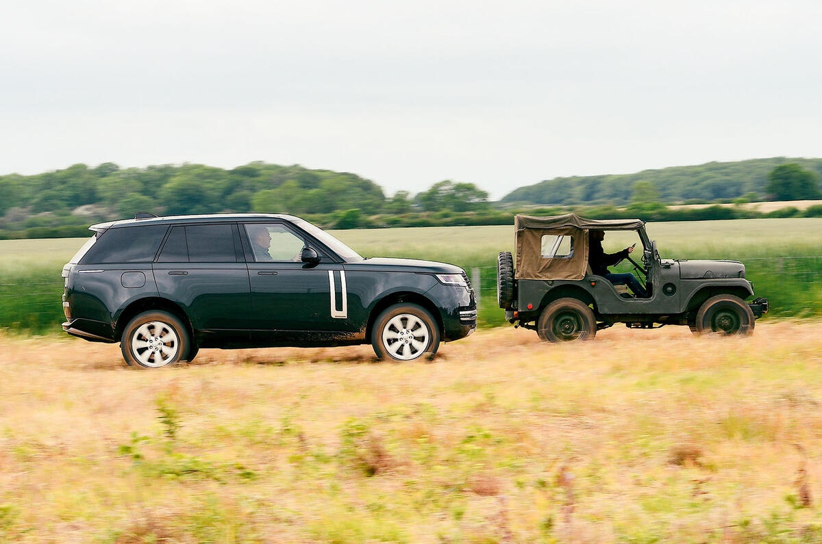 Willys Jeep vs Range Rover side