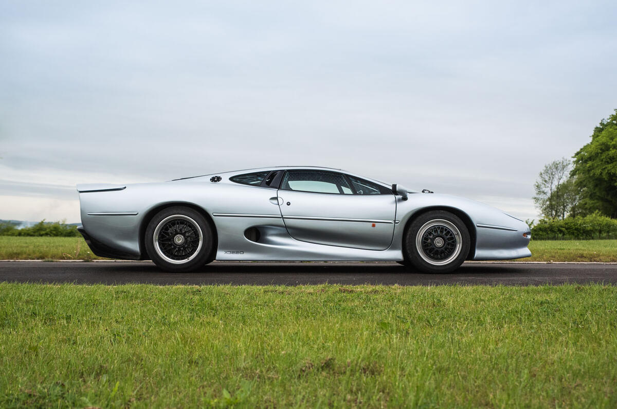 Jaguar XJ220 review