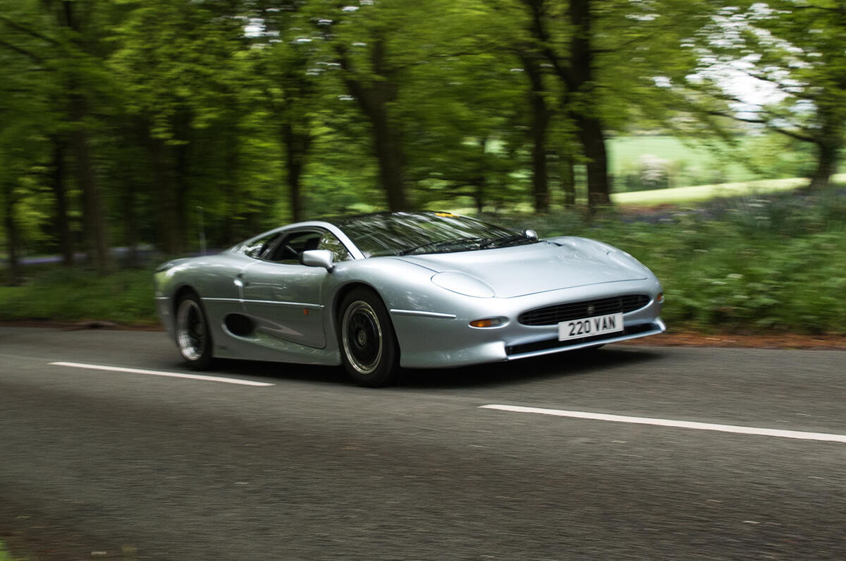Jaguar XJ220 review