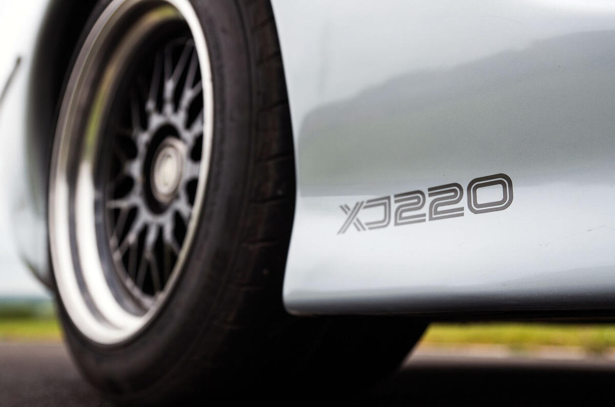 Jaguar XJ220 review