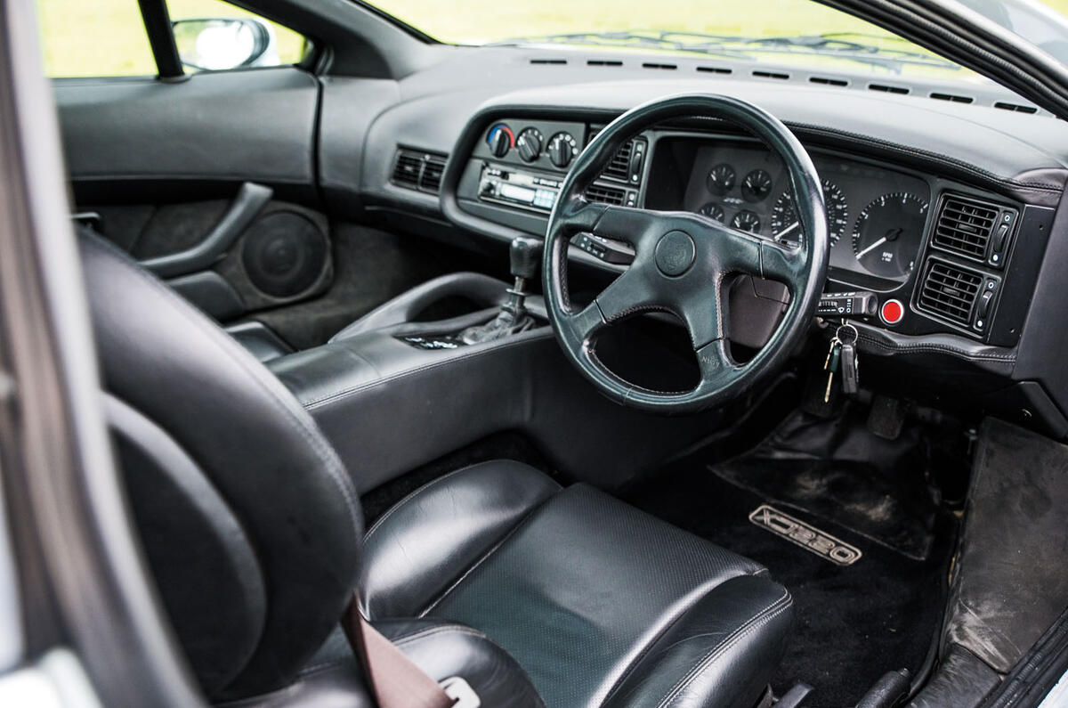 Jaguar XJ220 review