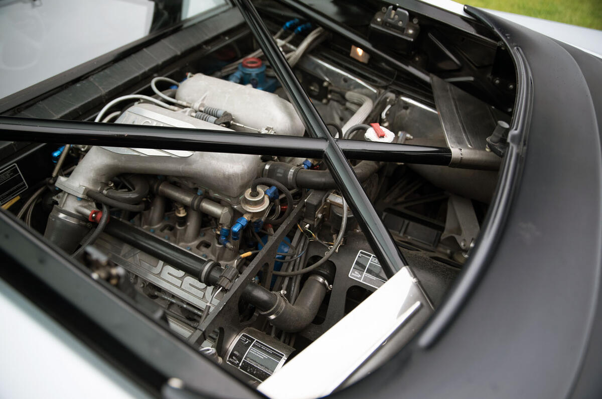 Jaguar XJ220 review