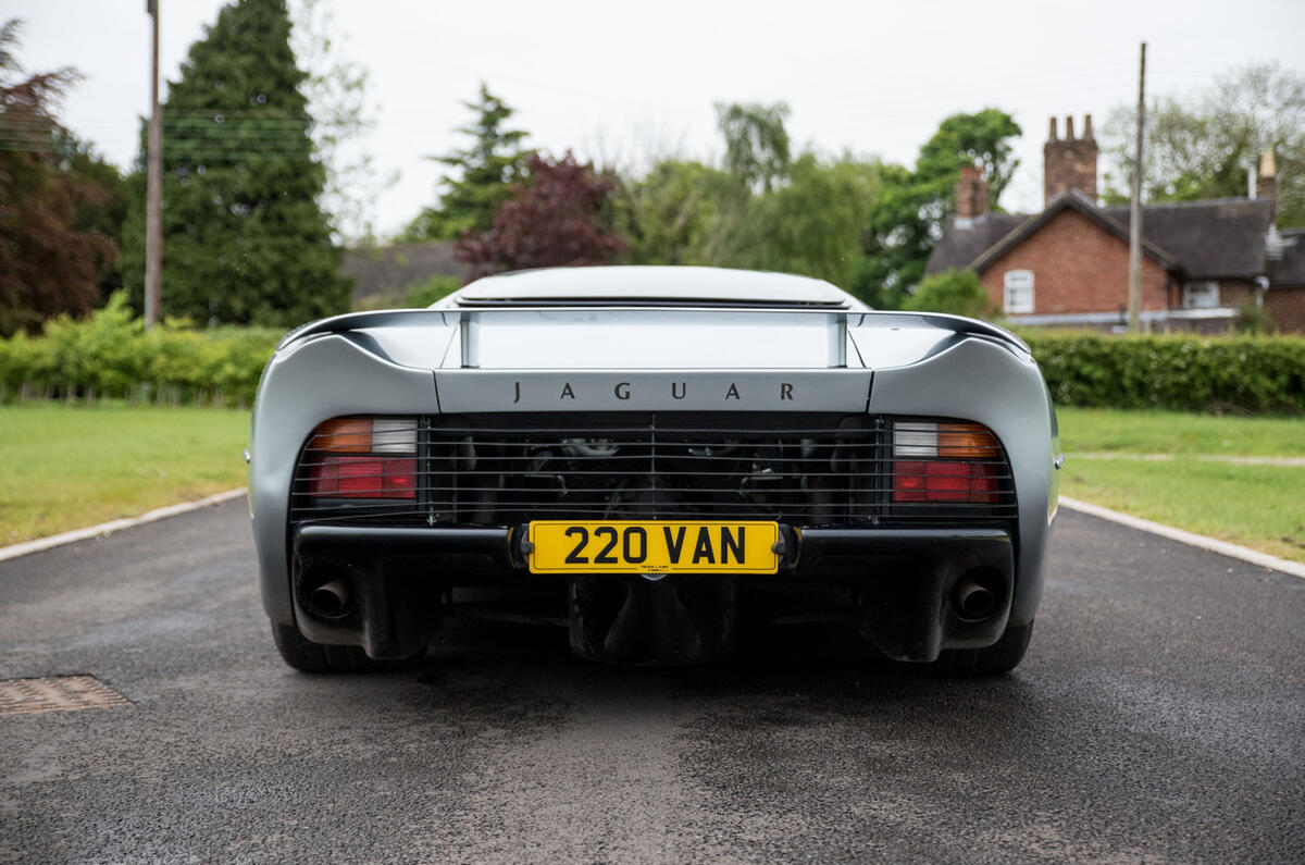 Jaguar XJ220 review