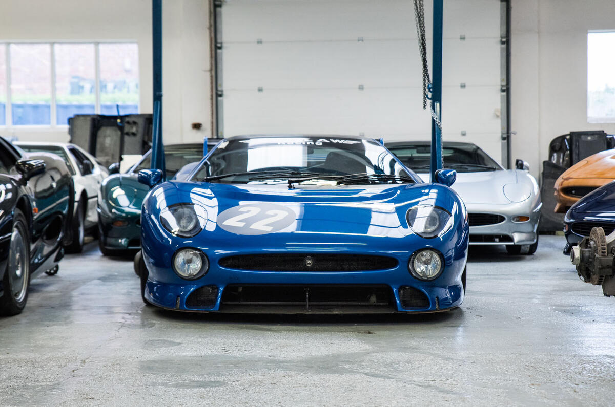 Jaguar XJ220 review