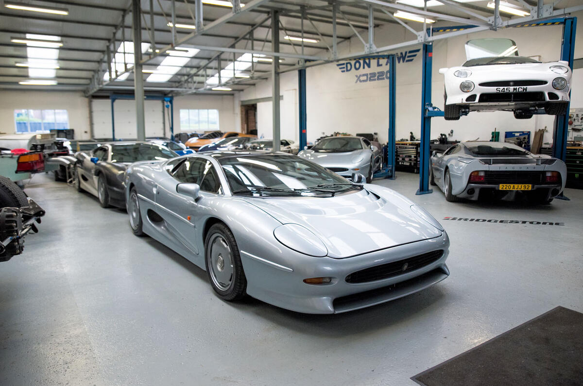 Jaguar XJ220 review