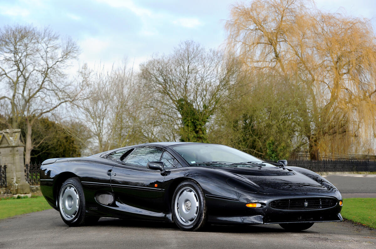 The Bugatti EB110's biggest rival, the Jaguar XJ220