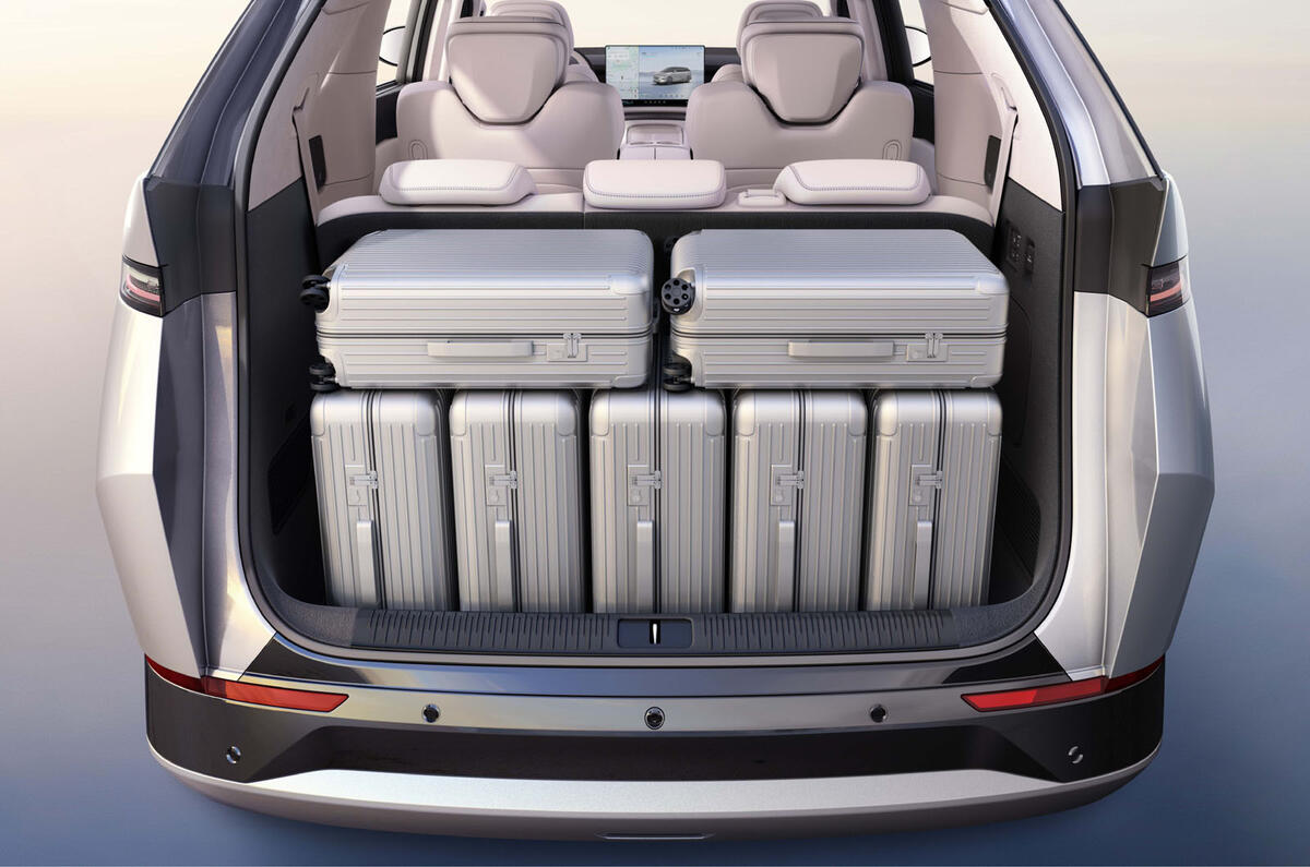 xpeng x9 boot with suitcases xpeng x9 boot with suitcases