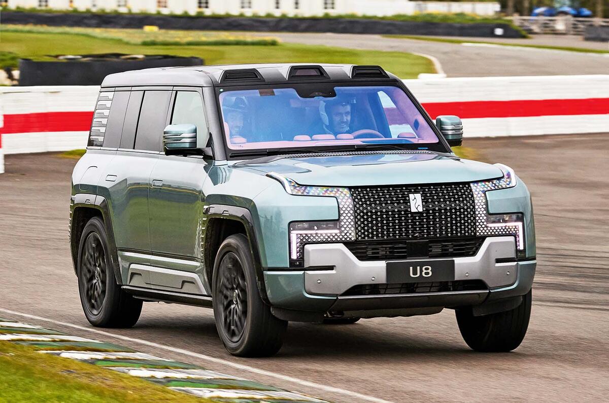 Yangwang U8 front three quarter