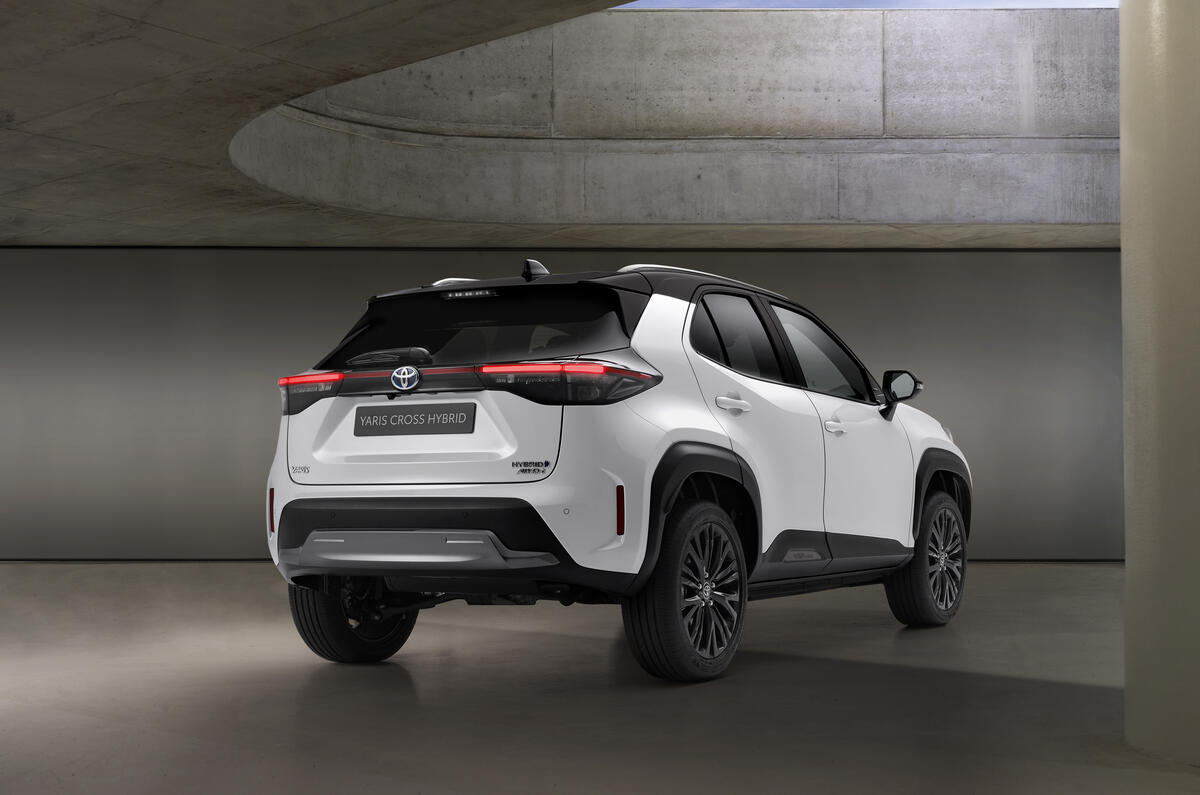 YARIS CROSS ADVENTURE EXT 02