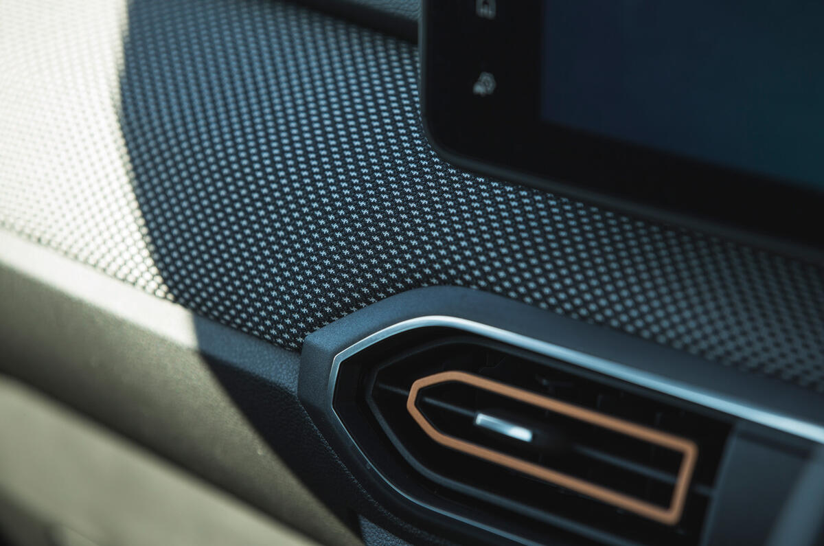 10 Dacia Sandero Stepway 2021 LT interior trim