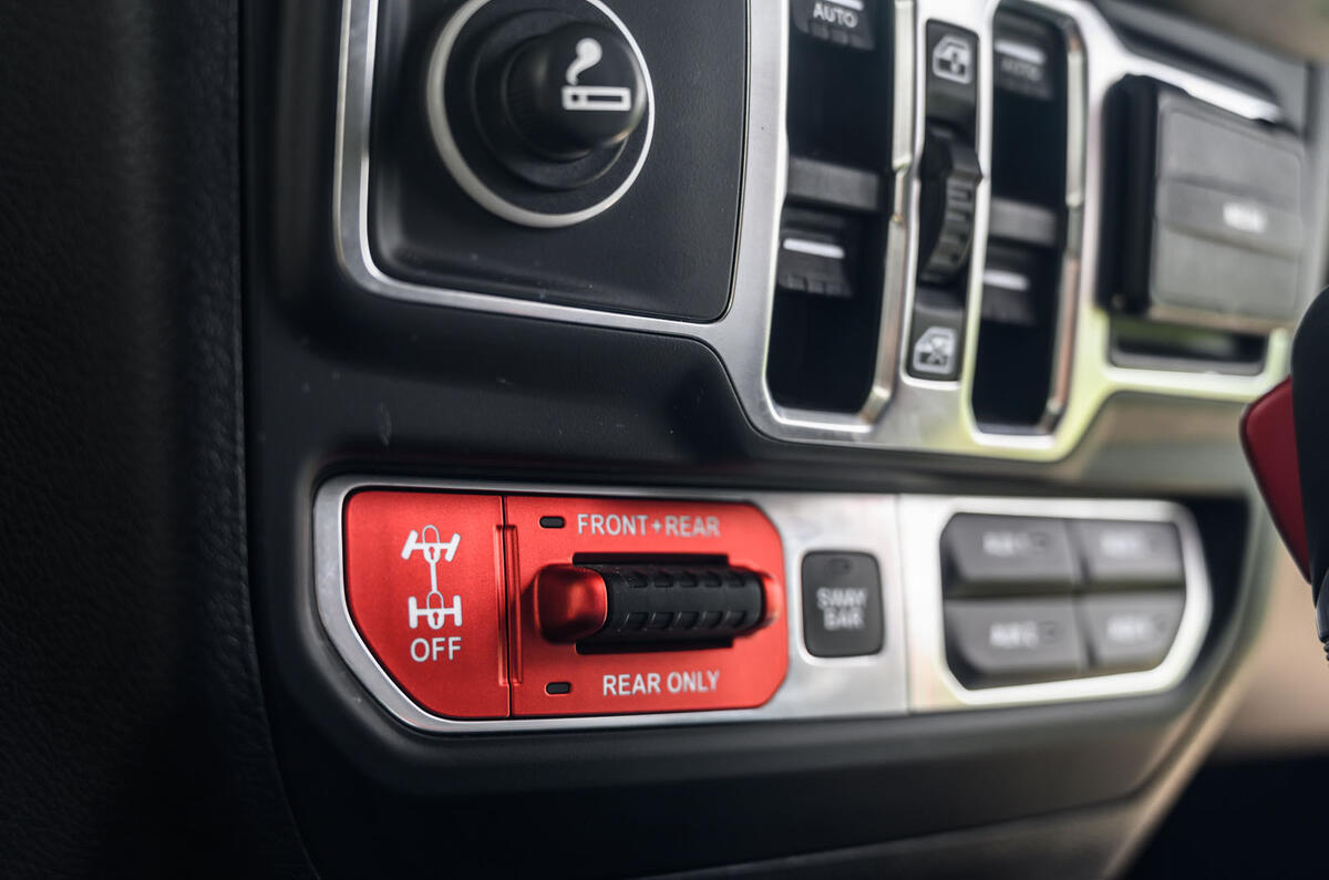 Jeep Wrangler Rubicon 2020 long-term review - centre console