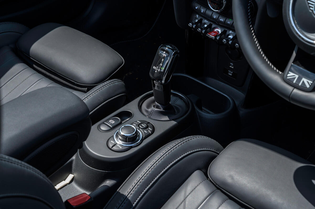 11 Mini Convertible 2021 long term centre console 11 Mini Convertible 2021 long term centre console
