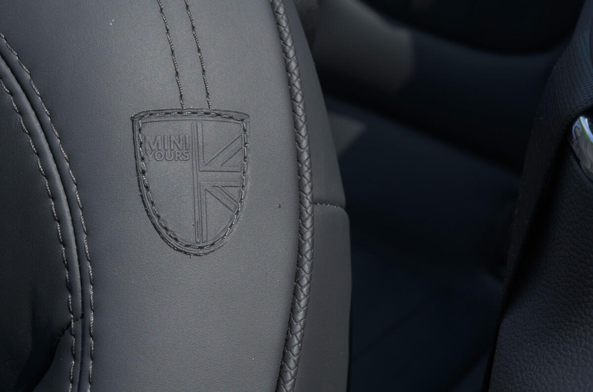 12 Mini Convertible 2021 long term seat stitching 12 Mini Convertible 2021 long term seat stitching