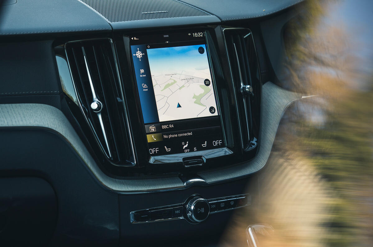 12 Volvo XC60 Recharge 2021 LT infotainment