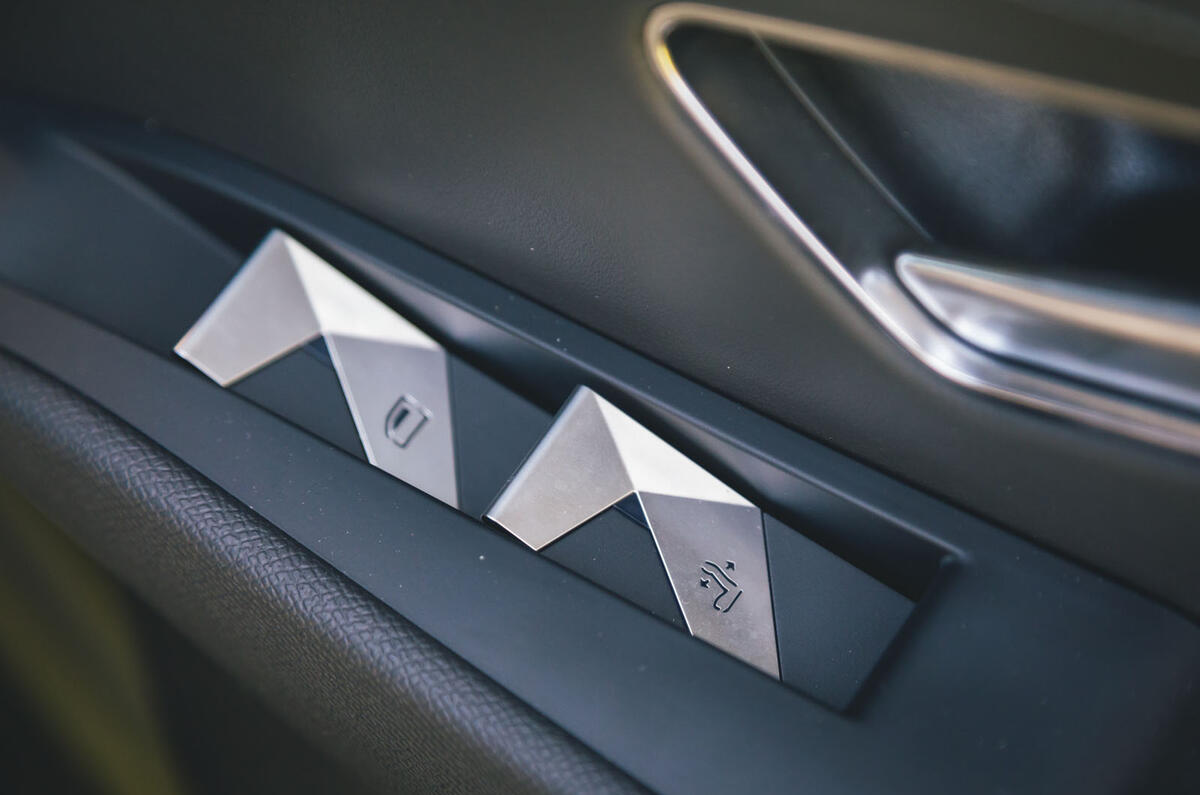DS 7 Crossback 2019 long-term review - window controls