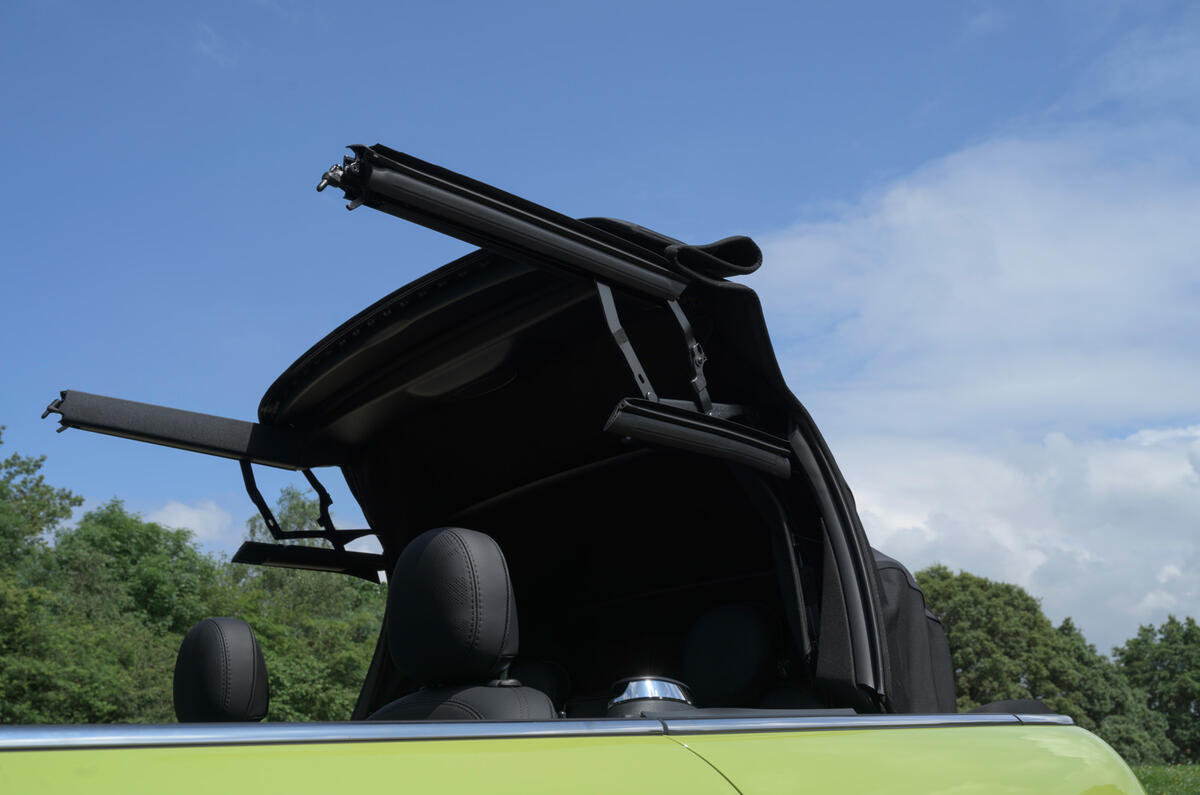 14 Mini Convertible 2021 long term roof folding 14 Mini Convertible 2021 long term roof folding