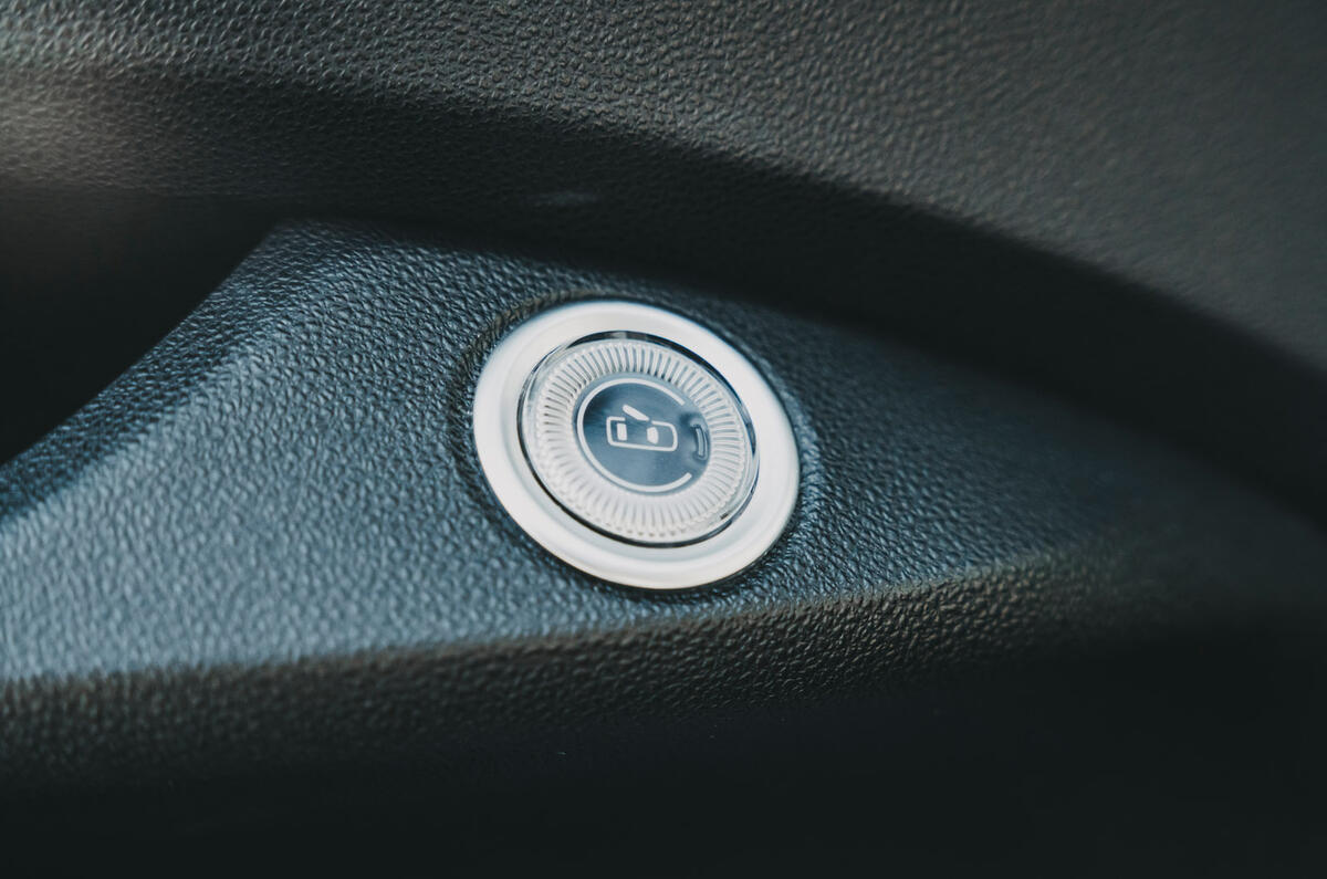 15 Fiat 500 EV 2022 long term review start button 15 Fiat 500 EV 2022 long term review start button