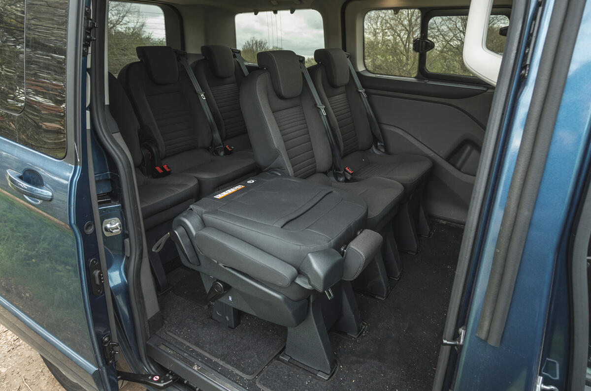 15 Ford Tourneo 2021 LT rear cabin 15 Ford Tourneo 2021 LT rear cabin
