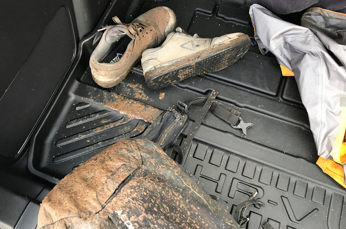 15 Honda HR V 2022 LT review boot liner 15 Honda HR V 2022 LT review boot liner