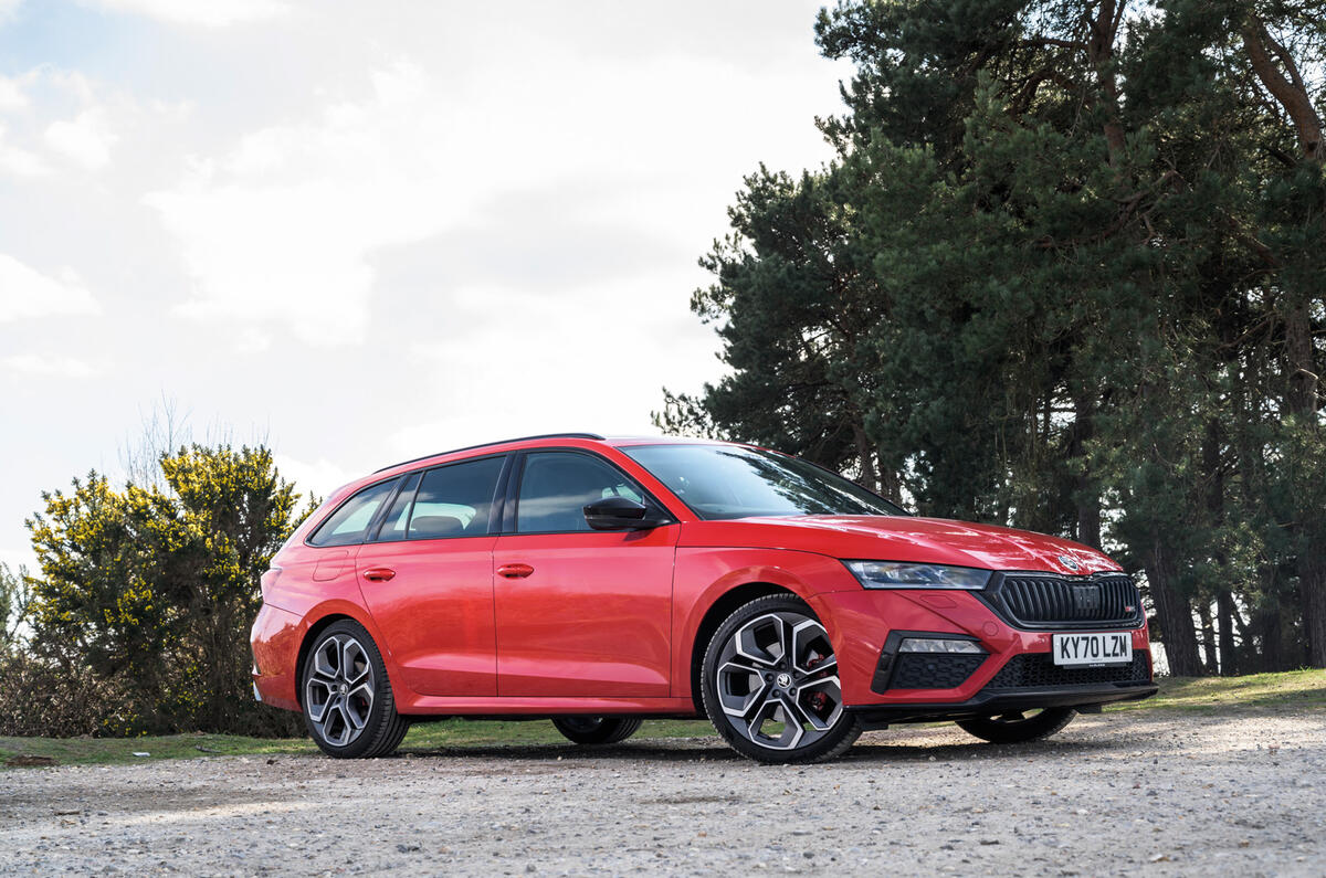15 Skoda Octavia vRS estate 2021 LT static front 15 Skoda Octavia vRS estate 2021 LT static front